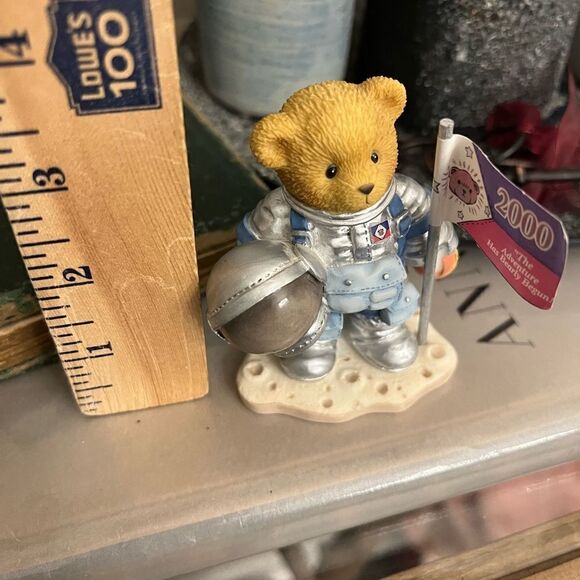 Cherished Teddies 601659 Neil Astronaut Rock Year 2000 Flag Figurine. - Picture 2 of 5